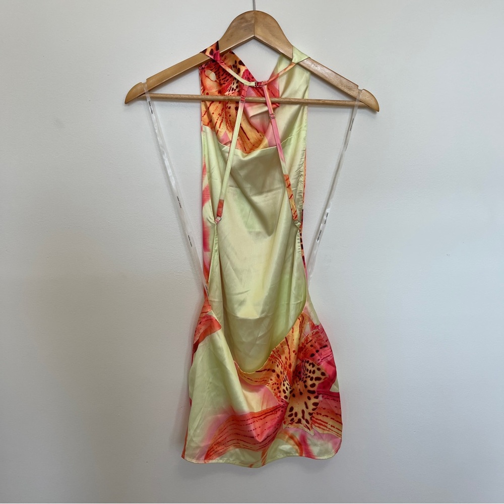 JADED LONDON Lucia Backless Mini Dress With Flower Detail Size 2 NWOT - Picture 4 of 5